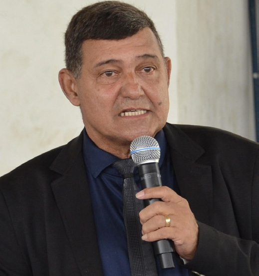 LUIZ MÁRIO E WESLLEN PEDEM NOVA ROTA PARA AS CARRETAS NAS PROXIMIDADES DA PRAÇA DAS ARARAS