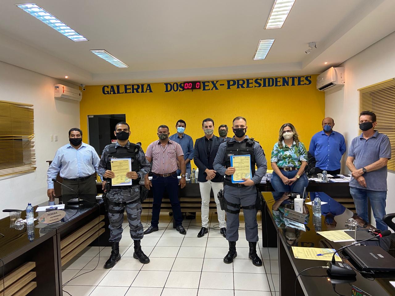 MOÇÃO DE APLAUSOS. 