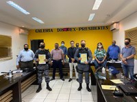 MOÇÃO DE APLAUSOS. 