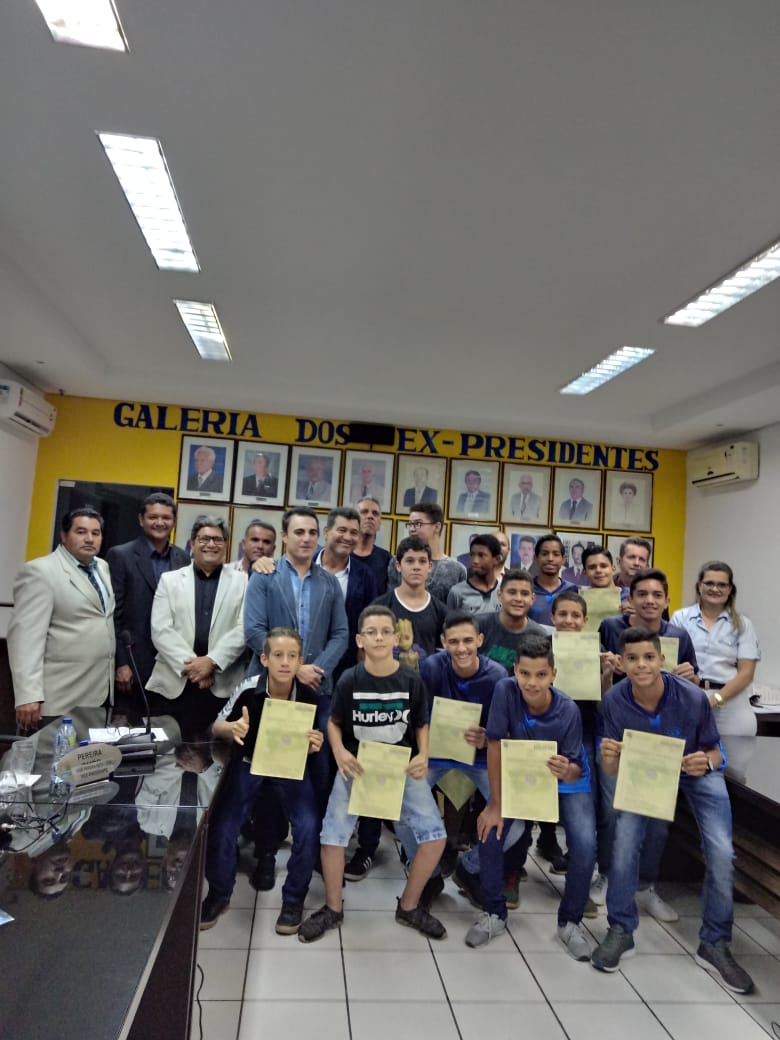 Moções de aplauso. 