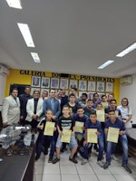 Moções de aplauso. 