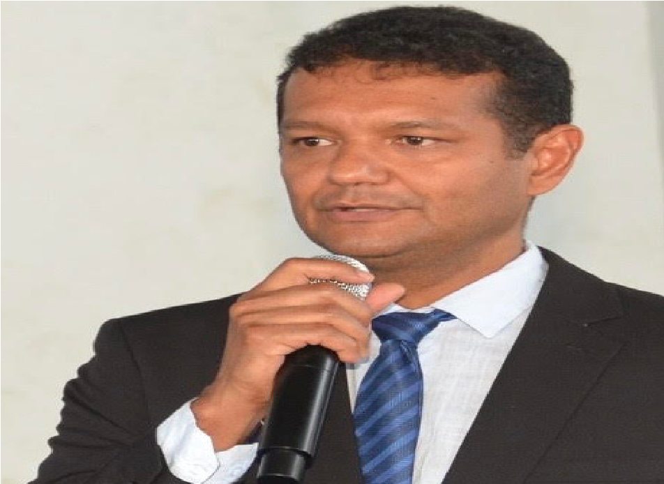 VEREADOR MARCELO PEDE SERVIÇOS DE LIMPEZA NA RUA 13 DE MAIO.